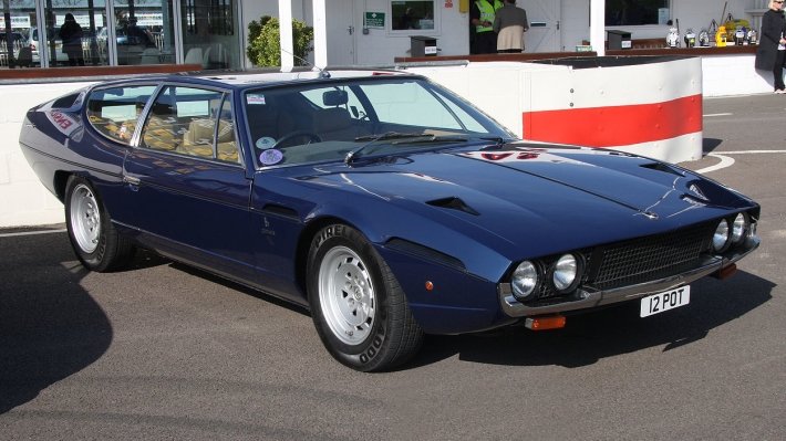 Lamborghini анонсировала выход 4-местного спорткара